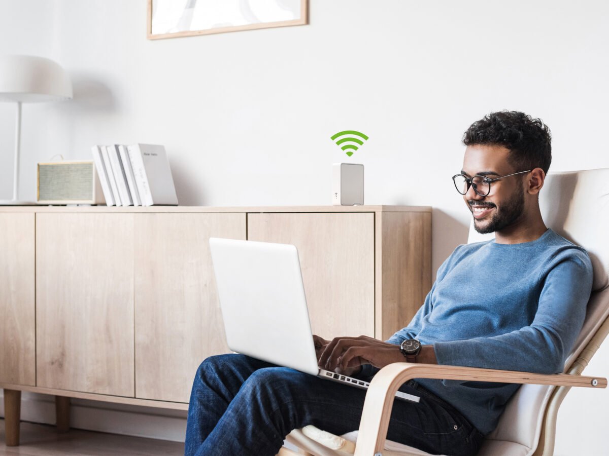 devolo WiFi 6 Repeater 5400_Surfing_1